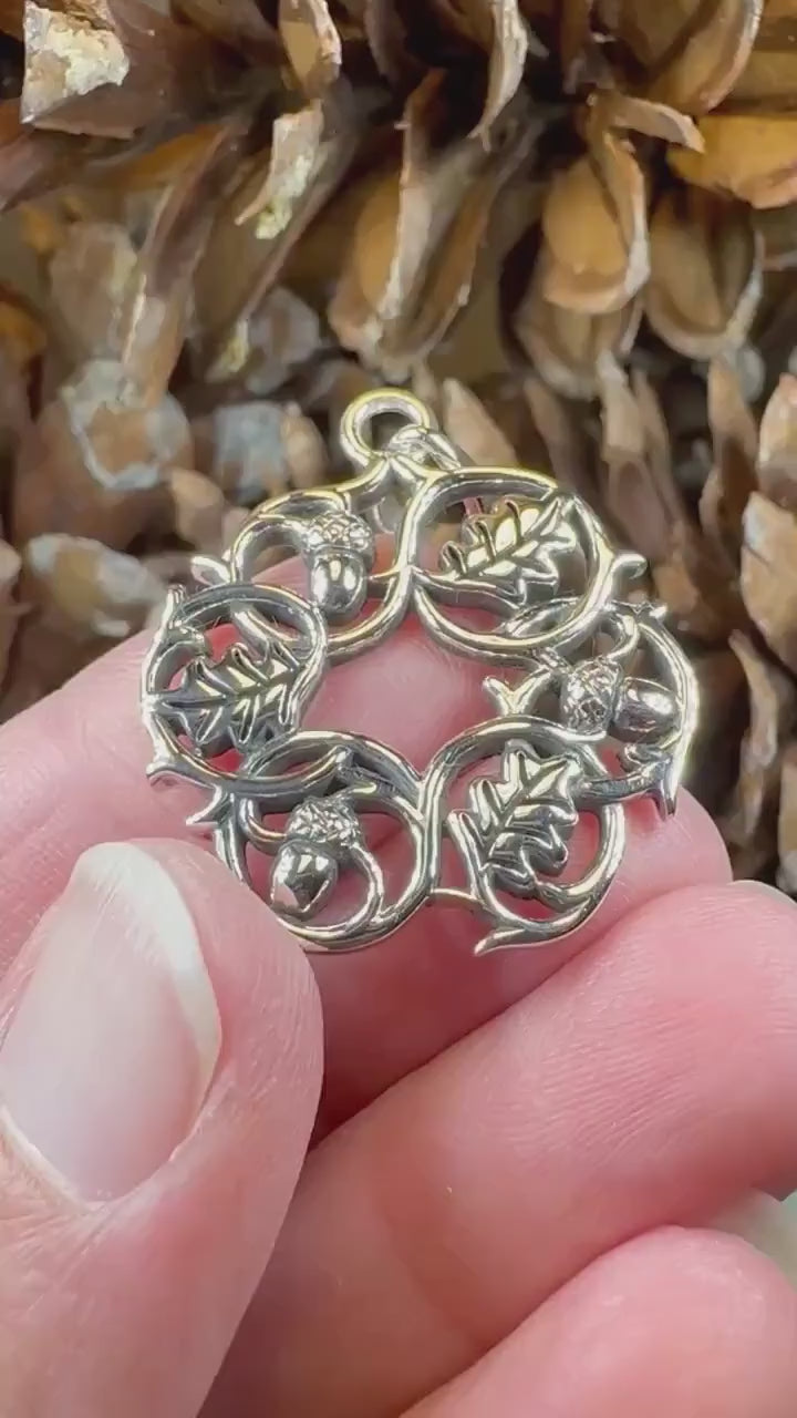 Oak Leaf Necklace, Celtic Jewelry, Acorn Jewelry, Ireland Gift, Irish Jewelry, Scotland Jewelry, Leaf Jewelry, Forest Gift, Graduation Gift