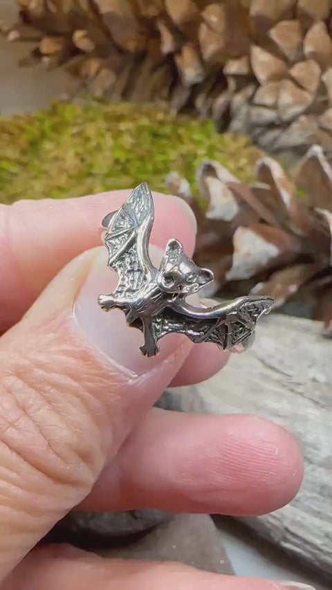 Load and play video in Gallery viewer, Gothic Bat Ring, Vampire Bat, Realistic Bat Jewelry, Pagan Ring, Halloween Gift, Witch Jewelry, Animal Jewelry, Unique Ring, EA Poe Gift
