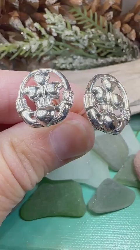 Load and play video in Gallery viewer, Claddagh Cuff Links, Irish Jewelry, Mens Celtic Jewelry, Silver Gift for Him, Dad Gift, Groom Gift, Dad Gift, Graduation Gift, Shamrock Gift
