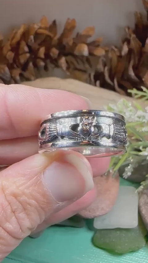 Load and play video in Gallery viewer, Celtic Ring, Irish Wedding Ring, Ireland Ring, Claddagh Ring, Irish Ring, Promise Ring, Anniversary Gift, Silver Wedding Band, Ireland Gift
