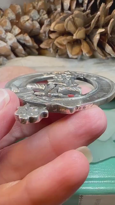 Load and play video in Gallery viewer, Bagpiper Brooch, Celtic Jewelry, Scottish Pin, Scotland Brooch, Celtic Brooch, Anniversary Gift, Cap Badge Pin, Bagpiper Gift, Plaid Pin
