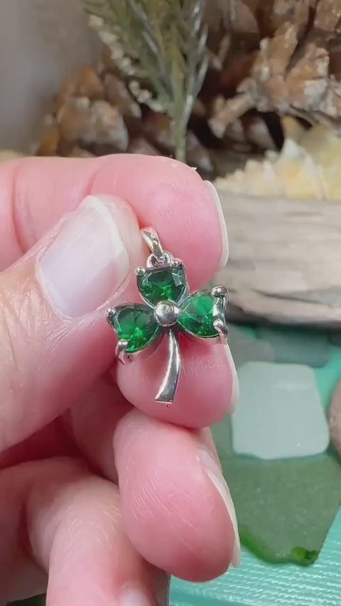 Load and play video in Gallery viewer, Shamrock Necklace, Clover Pendant, Irish Necklace, Irish Gift, Anniversary Gift, Emerald Ireland Jewelry, Friendship Gift, Celtic Necklace
