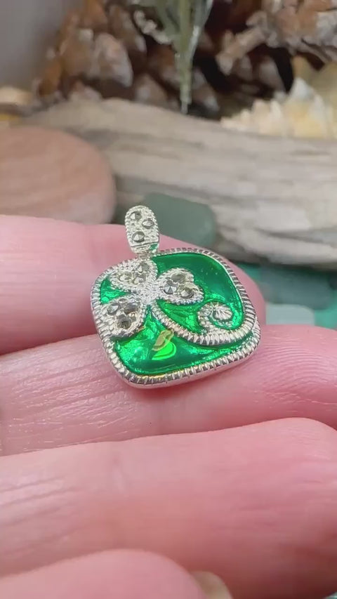 Load and play video in Gallery viewer, Shamrock Necklace, Clover Pendant, Irish Necklace, Irish Gift, Anniversary Gift, Emerald Ireland Jewelry, Friendship Gift, Celtic Necklace
