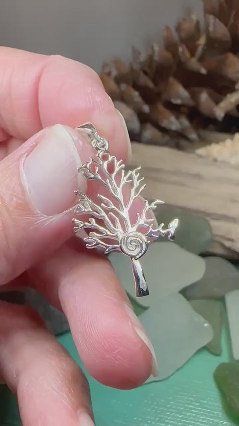Load and play video in Gallery viewer, Tree of Life Necklace, Celtic Jewelry, Irish Jewelry, Anniversary Gift, Norse Jewelry, Graduation Gift, Mom Gift, Family Jewelry, Wife Gift
