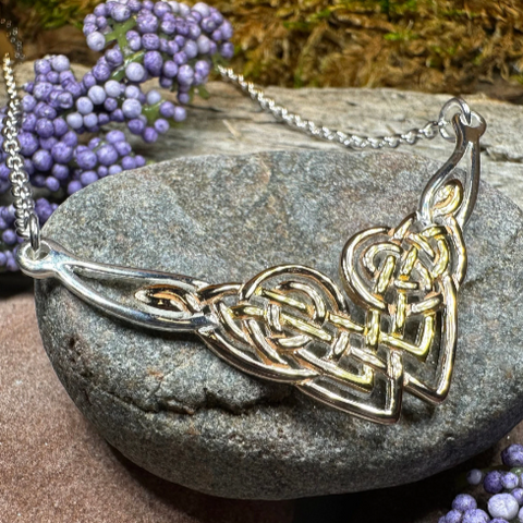 Load image into Gallery viewer, Celtic Endless Love Necklace
