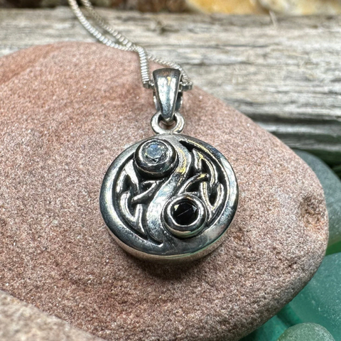 Load image into Gallery viewer, Celtic Yin Yang Necklace
