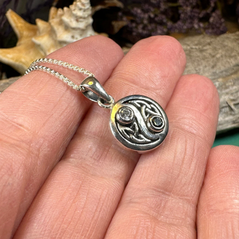 Load image into Gallery viewer, Celtic Yin Yang Necklace
