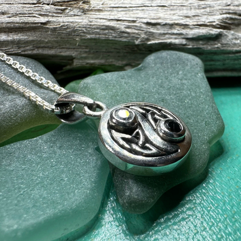 Load image into Gallery viewer, Celtic Yin Yang Necklace
