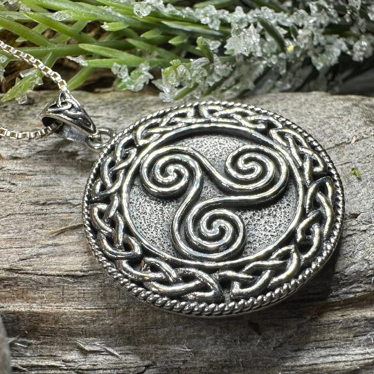Aglimar Celtic Spiral Necklace 24