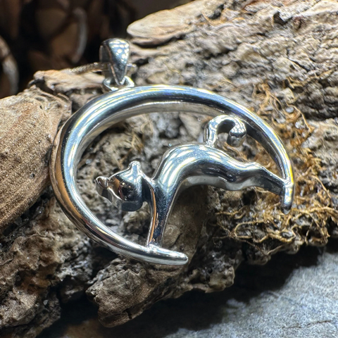Load image into Gallery viewer, Crescent Moonrise Cat Necklace
