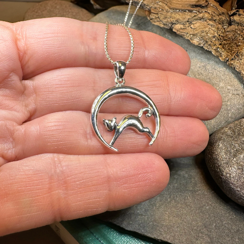Load image into Gallery viewer, Crescent Moonrise Cat Necklace
