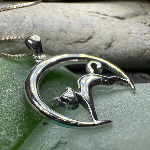 Load image into Gallery viewer, Crescent Moonrise Cat Necklace
