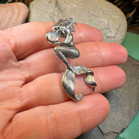 Load image into Gallery viewer, Moonstone Mermaid Necklace
