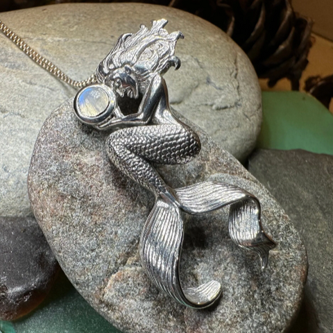 Load image into Gallery viewer, Moonstone Mermaid Necklace
