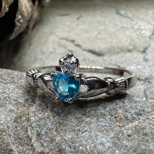 Dalkey Petite Claddagh Ring — view 9