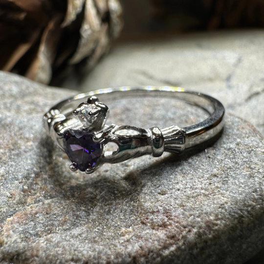 Dalkey Petite Claddagh Ring — view 4