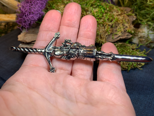 Highland Bagpiper Kilt Pin — view 9