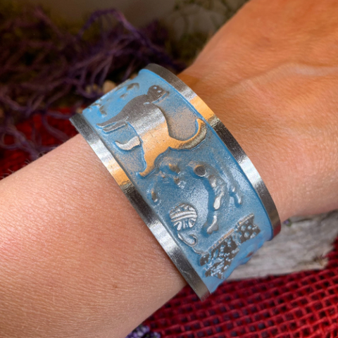 Load image into Gallery viewer, Playful Cats Cuff Bracelet
