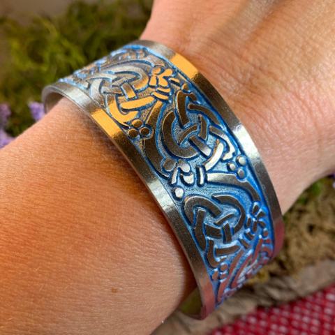 Load image into Gallery viewer, Fionn Celtic Knot Cuff Bracelet

