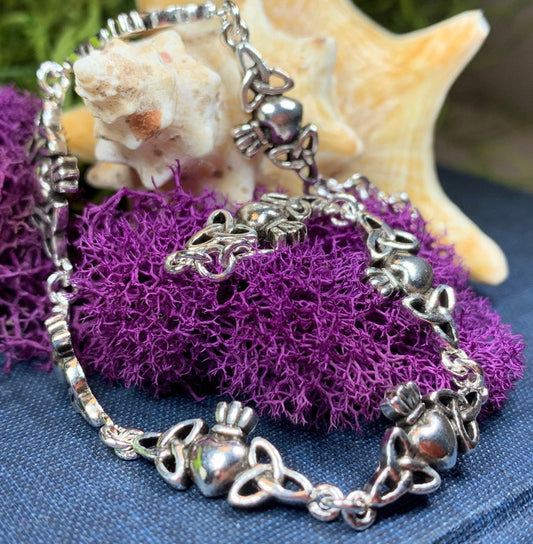Lavena Celtic Knot Claddagh Bracelet in Sterling Silver