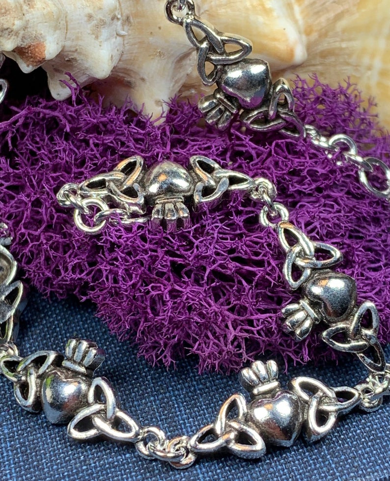 Lavena Celtic Knot Claddagh Bracelet in Sterling Silver