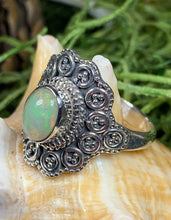 Load image into Gallery viewer, Celtic Queen Ring
