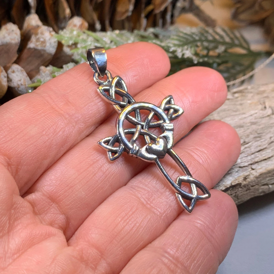 Mo Ghrá Claddagh Celtic Cross — view 4