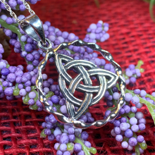 Load image into Gallery viewer, Celtic Triquetra Knot Necklace
