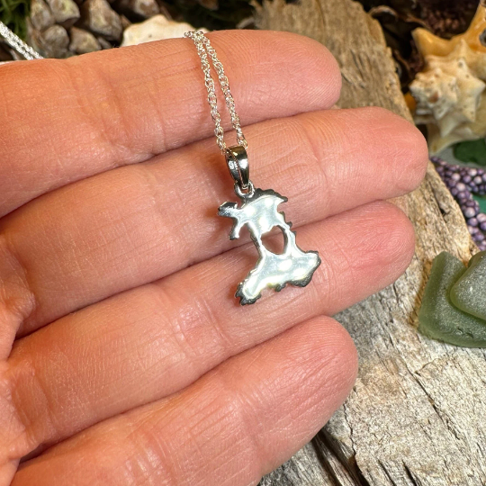 Wales Celtic Necklace — view 4