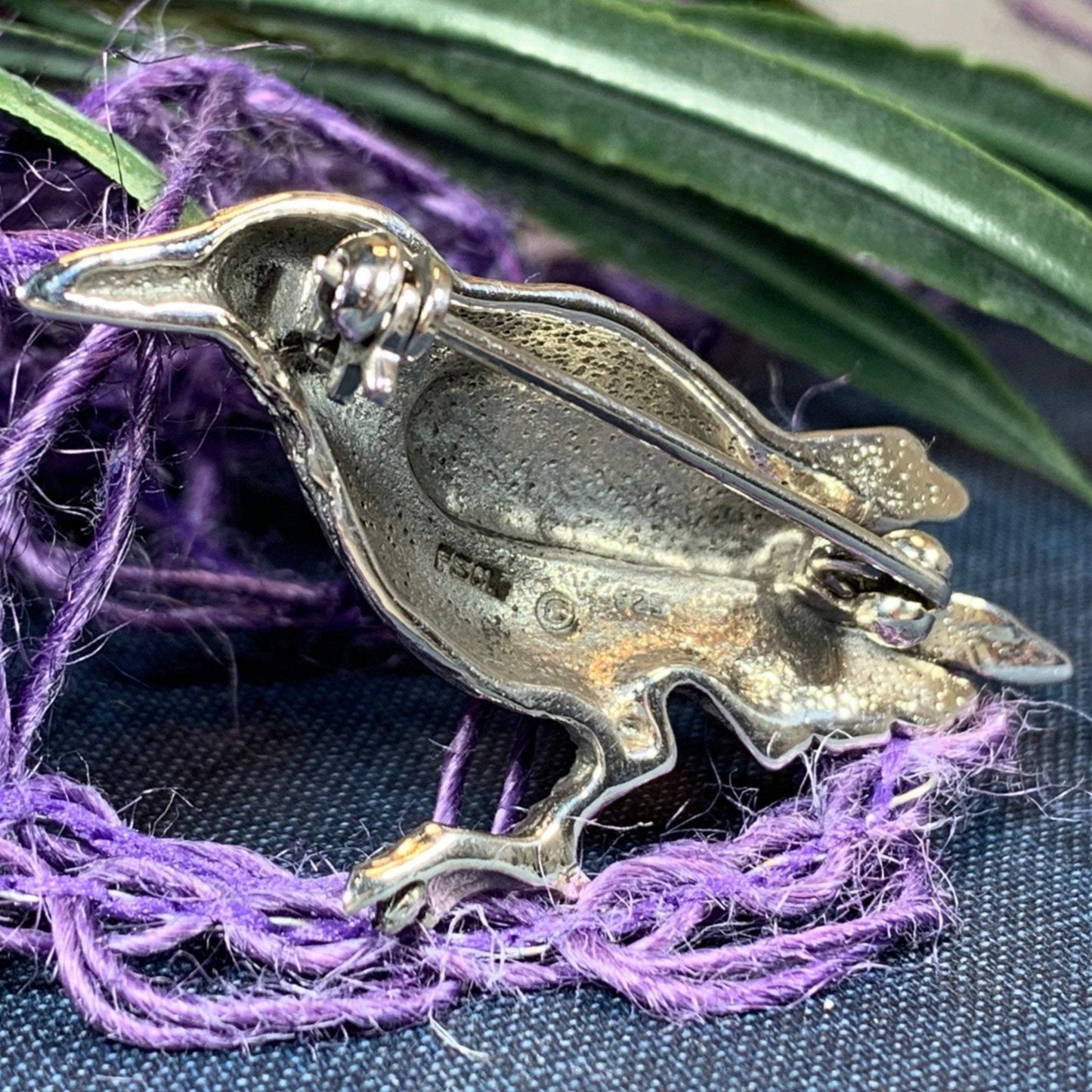 Tethra Realistic Raven Brooch in Sterling Silver