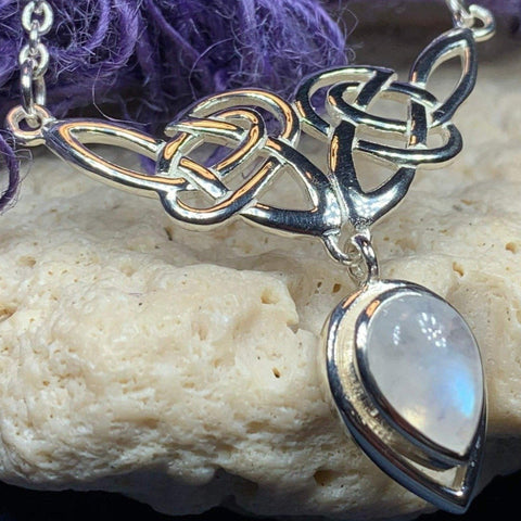 Load image into Gallery viewer, Ayn Celtic Knot Necklace
