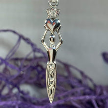 Load image into Gallery viewer, Danu Claddagh Necklace
