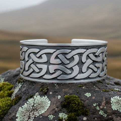 Load image into Gallery viewer, Celtic Knot Bracelet, Celtic Jewelry, Irish Bangle Bracelet, Scotland Jewelry, Ireland Jewelry, Celtic Cuff, Wife Gift, Girlfriend Gift
