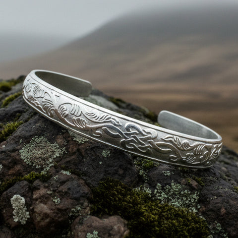 Load image into Gallery viewer, Celtic Knot Bracelet, Celtic Jewelry, Irish Bangle Bracelet, Scotland Jewelry, Ireland Jewelry, Celtic Cuff, Wife Gift, Girlfriend Gift
