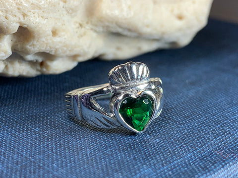 Load image into Gallery viewer, Emerald Claddagh Ring
