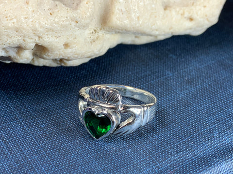 Load image into Gallery viewer, Emerald Claddagh Ring
