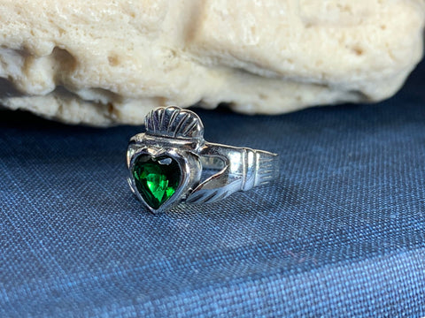 Load image into Gallery viewer, Emerald Claddagh Ring
