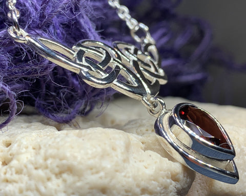 Load image into Gallery viewer, Ayn Celtic Knot Necklace

