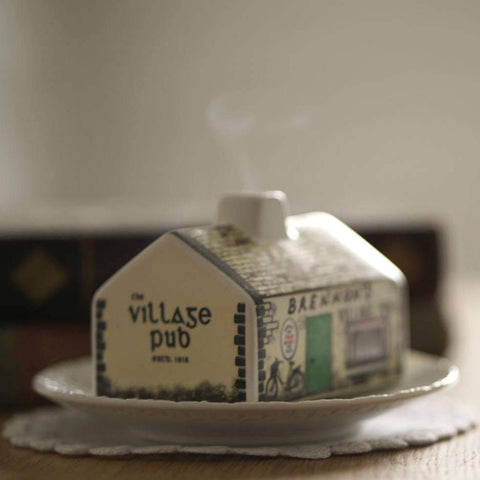 Load image into Gallery viewer, Little Irish Pub Incense Burner
