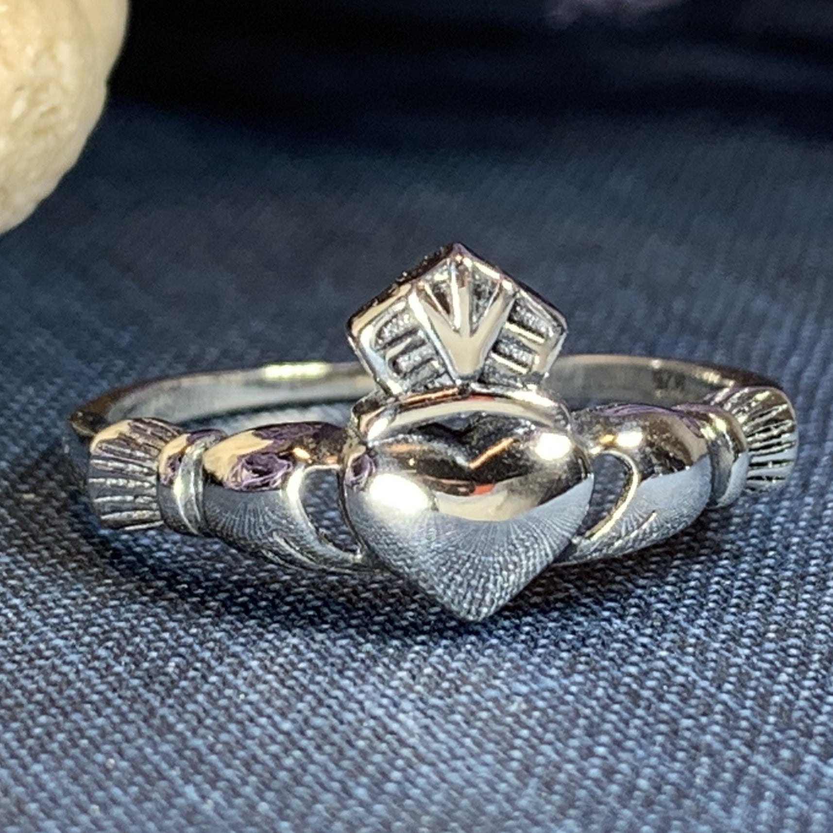 Dunlavin Claddagh Ring — view 2