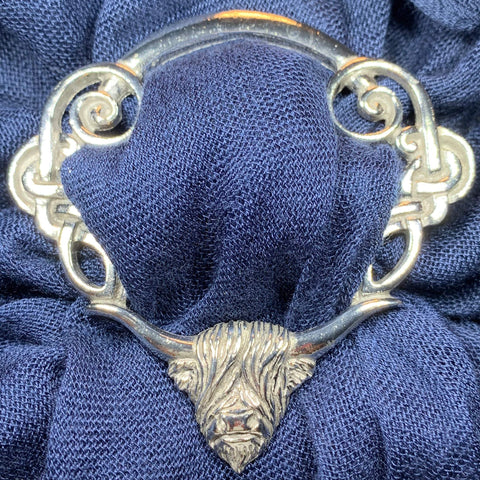 Load image into Gallery viewer, Pewter Scotland Highland Cow Scarf Ring
