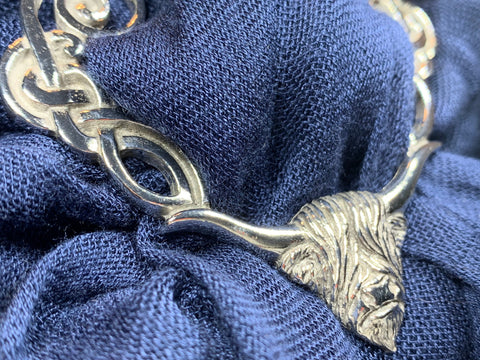 Load image into Gallery viewer, Pewter Scotland Highland Cow Scarf Ring
