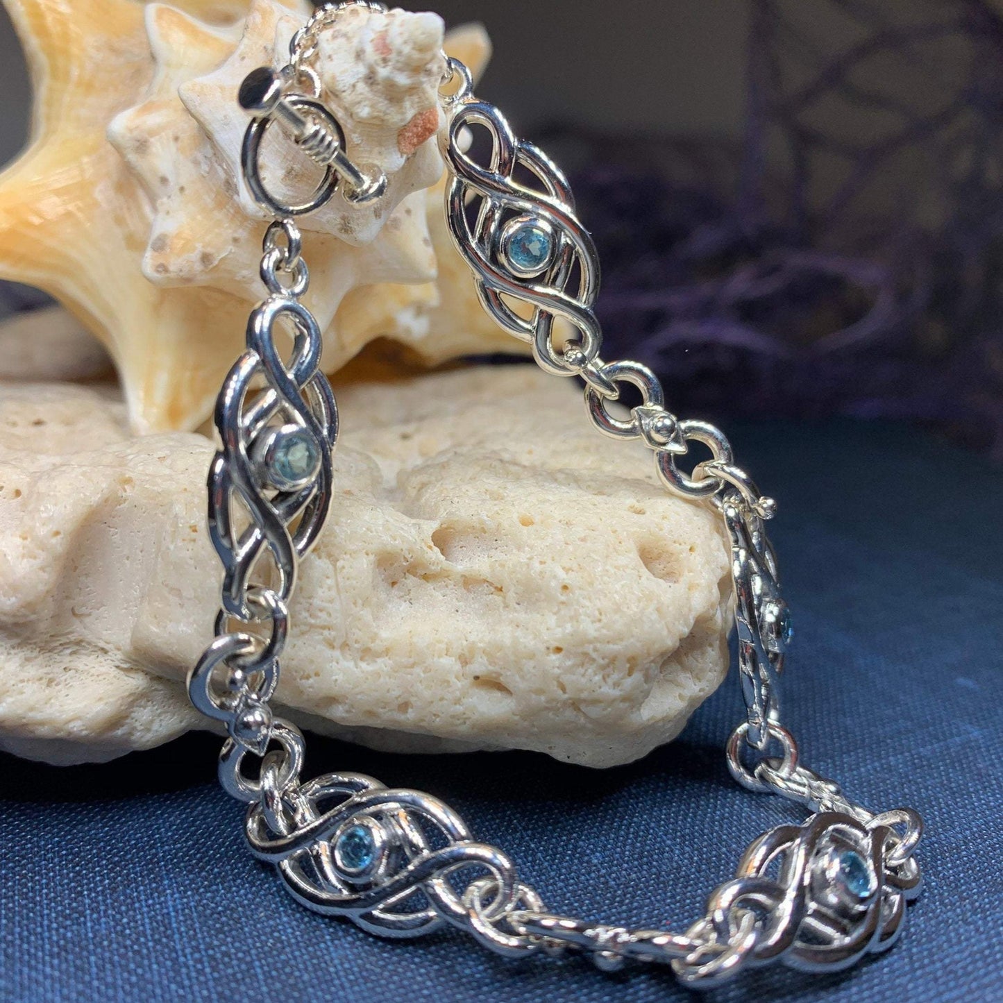 Kennocha Love Knot Bracelet in topaz