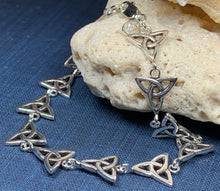 Load image into Gallery viewer, Trinity Knot Bracelet, Celtic Jewelry, Irish Jewelry, Norse Jewelry, Bridal Jewelry, Anniversary Gift, Celtic Knot Jewelry, Scotland Gift
