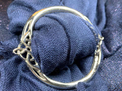 Load image into Gallery viewer, Celtic Knot Scarf Ring, Scotland Jewelry, Norse Jewelry, Ireland Jewelry, Celtic Jewelry, Mom Gift, Wife Gift, Sister Gift, Friendship Gift
