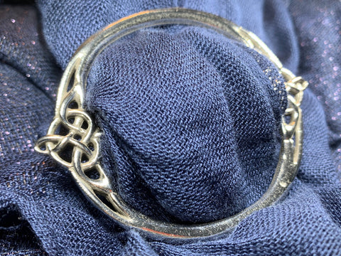 Load image into Gallery viewer, Celtic Knot Scarf Ring, Scotland Jewelry, Norse Jewelry, Ireland Jewelry, Celtic Jewelry, Mom Gift, Wife Gift, Sister Gift, Friendship Gift
