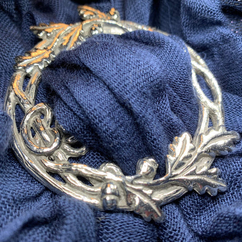Load image into Gallery viewer, Pewter Oak Leaf &amp; Acorn Scarf Ring
