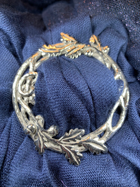 Load image into Gallery viewer, Pewter Oak Leaf &amp; Acorn Scarf Ring

