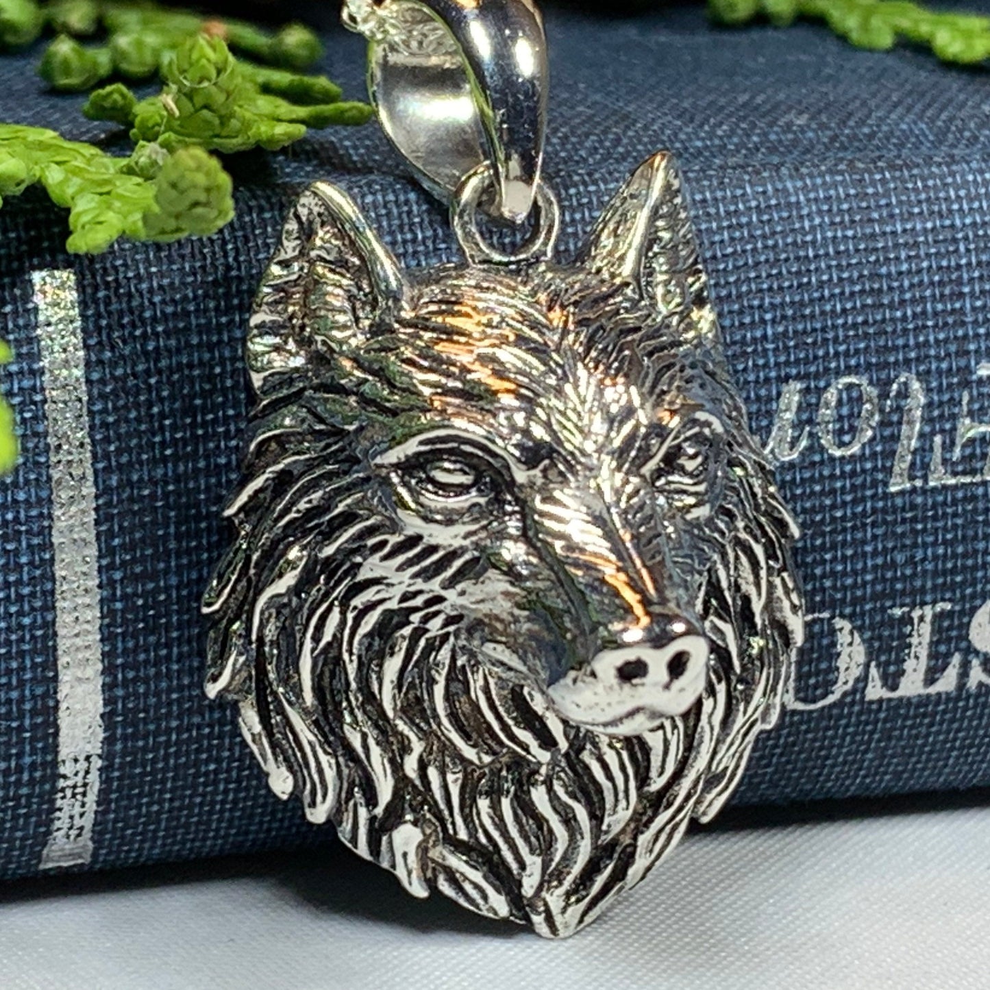 Aesir Wolf Necklace — view 7