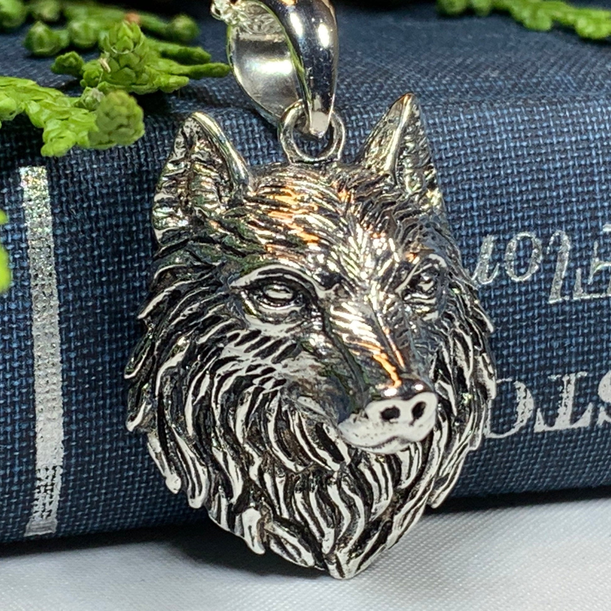 Aesir Wolf Necklace — view 7